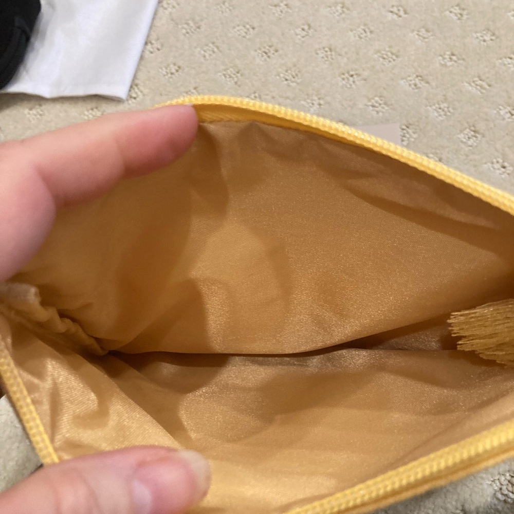 Cosmetics bag - Picture 3 of 3